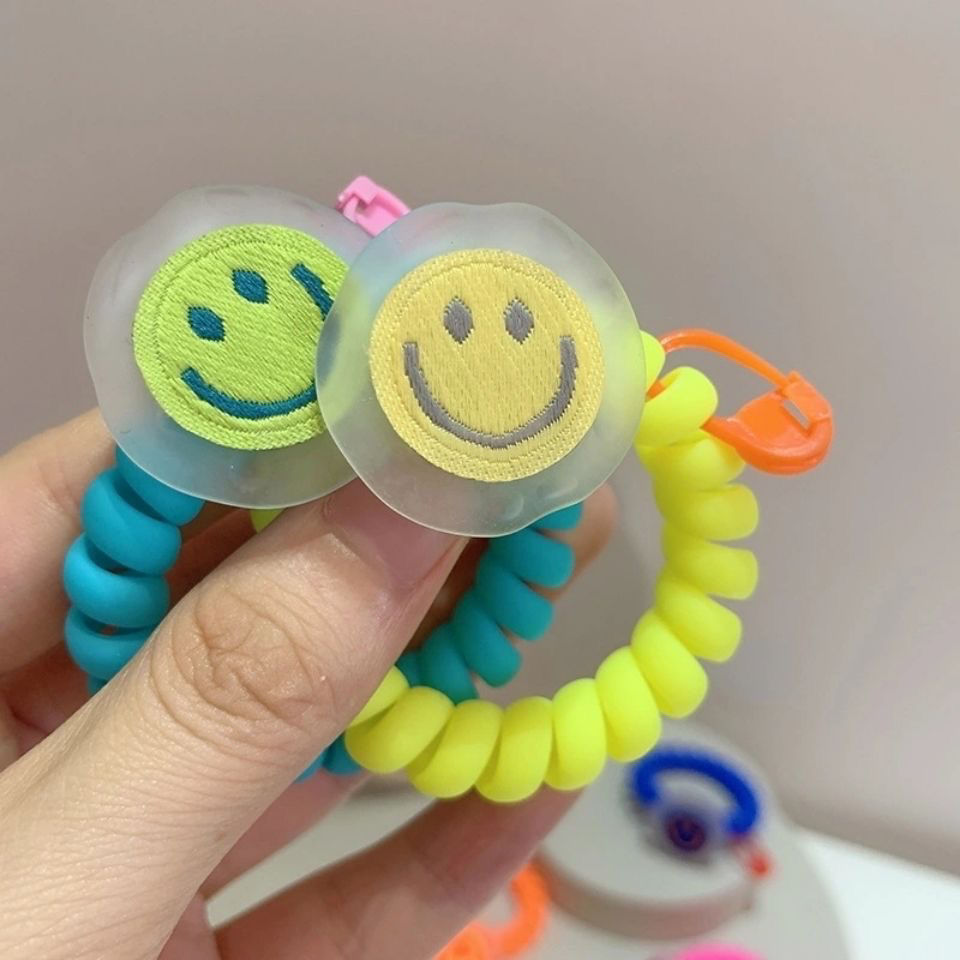In Dongdaemun, South Korea, there is a matte texture smiley face telephone line hair band. The girl has a fluorescent color fashionable hair tie and a bun headband Specification drawing