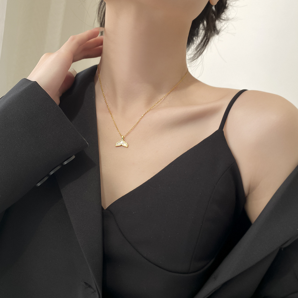 A simple Japanese and Korean shell fishtail pendant titanium steel necklace for women, a niche and light luxury collarbone chain, a unique and versatile fashionable accessory details Picture
