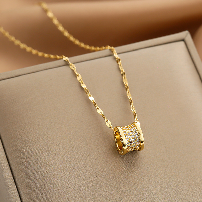 European and American golden luxury mini waist titanium steel necklace, women's personality, high-end sense, fashionable Internet celebrity collarbone chain, niche accessory details Picture