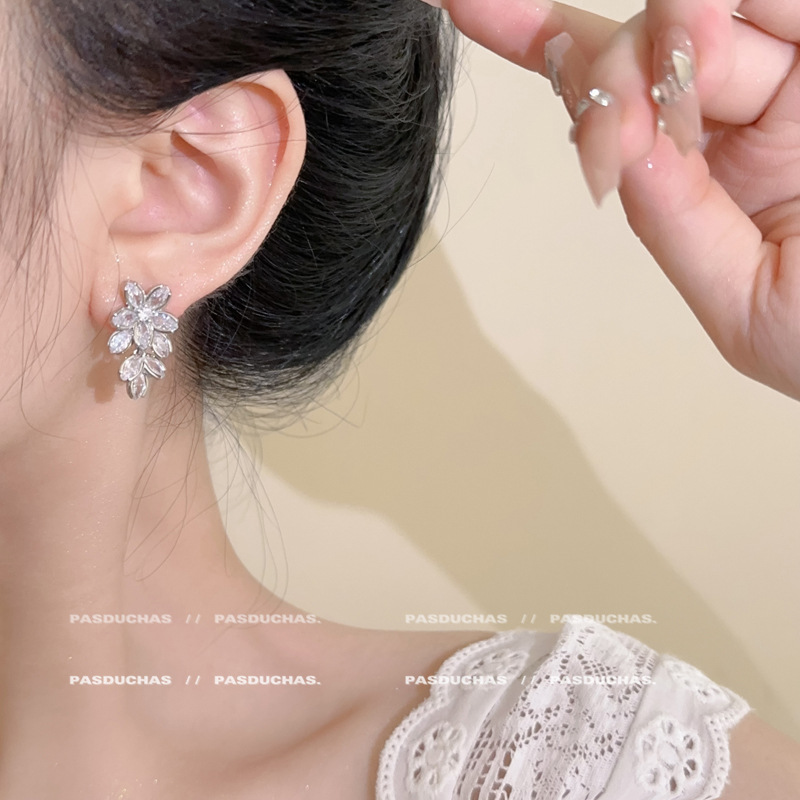 Light luxury thousand-gold style ~ Exquisite water diamond flower earrings 2025 Summer new style, high-end, elegant and grand earrings for women Specification drawing