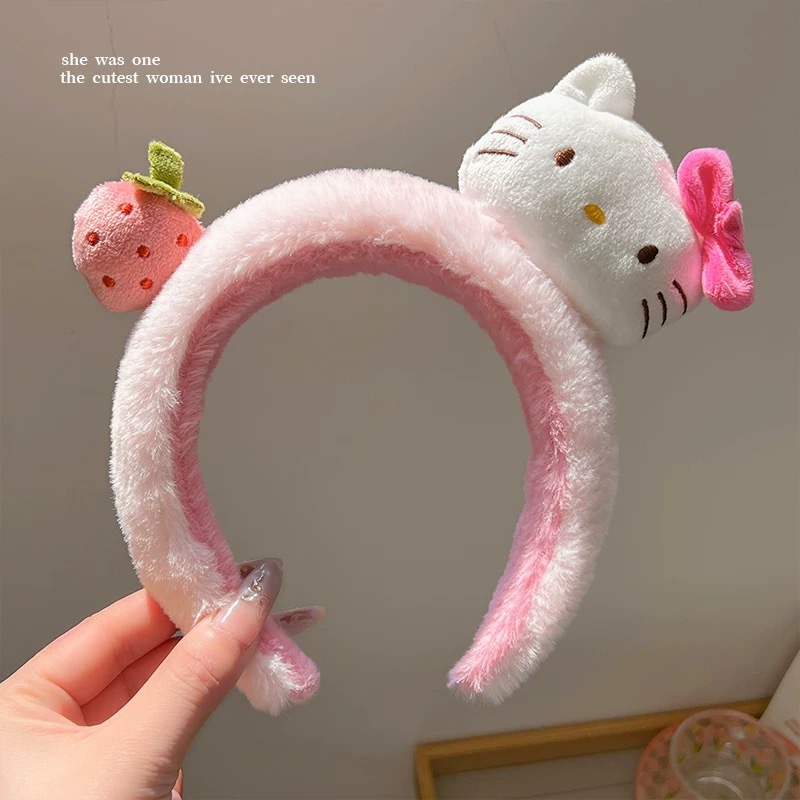 Cute strawberry kitty~ Plush hairband, high appearance level, girlish heart KT cat headband, face wash makeup hairpin, hair accessory Application Scenario