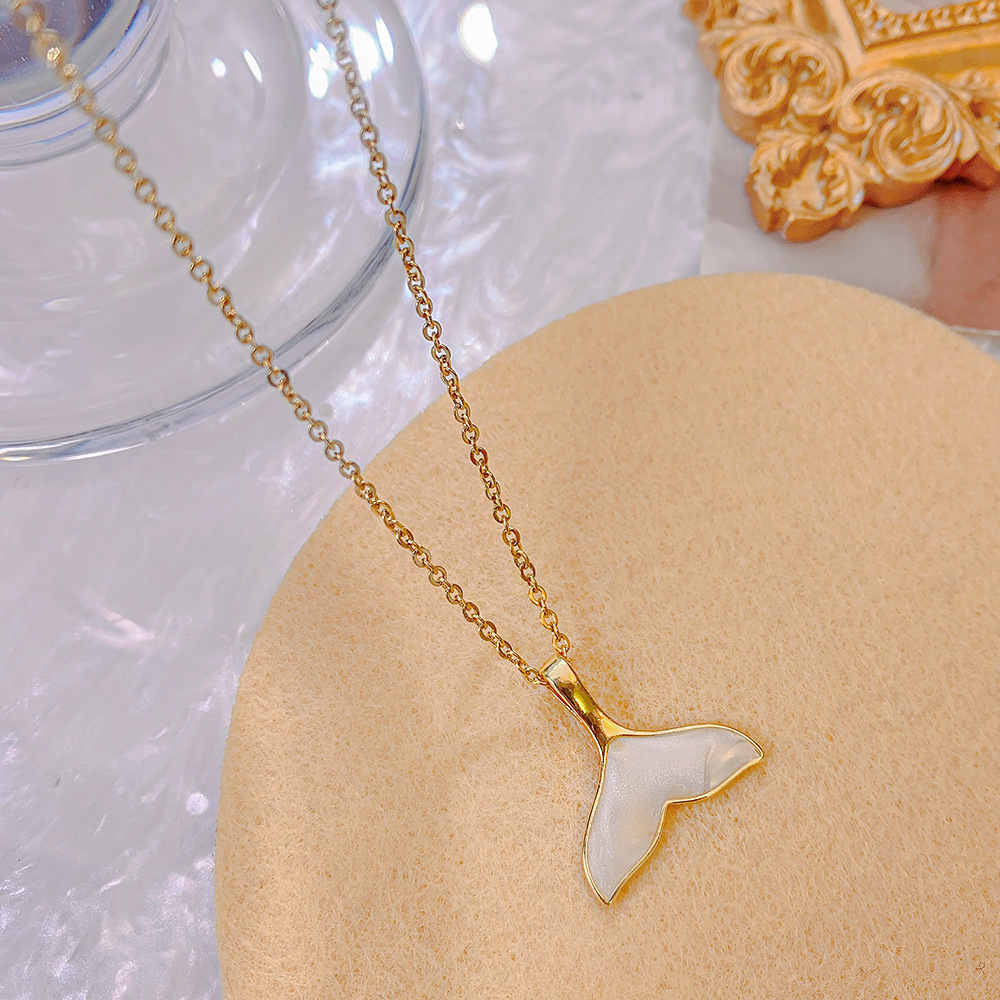 A simple 18k gold-plated oil-dripping fishtail pendant from Japan and South Korea, featuring a titanium steel chain with a unique design for women and a versatile collarbone chain Specification drawing