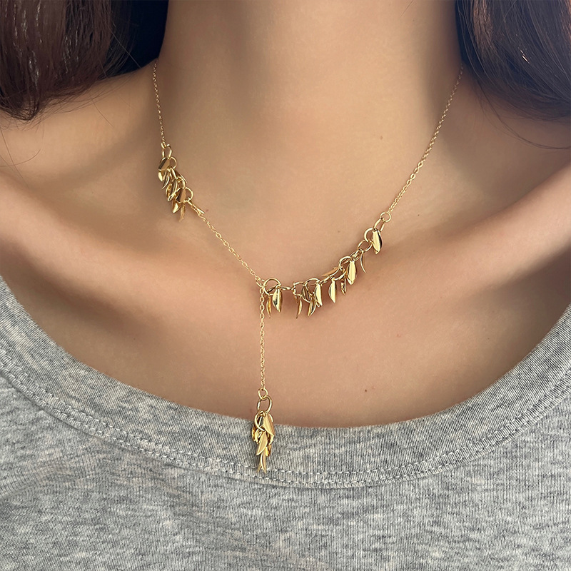 A high-end golden, niche wheat ear Y-shaped necklace for women with a French light luxury and cold style choker collarbone necklace full figure