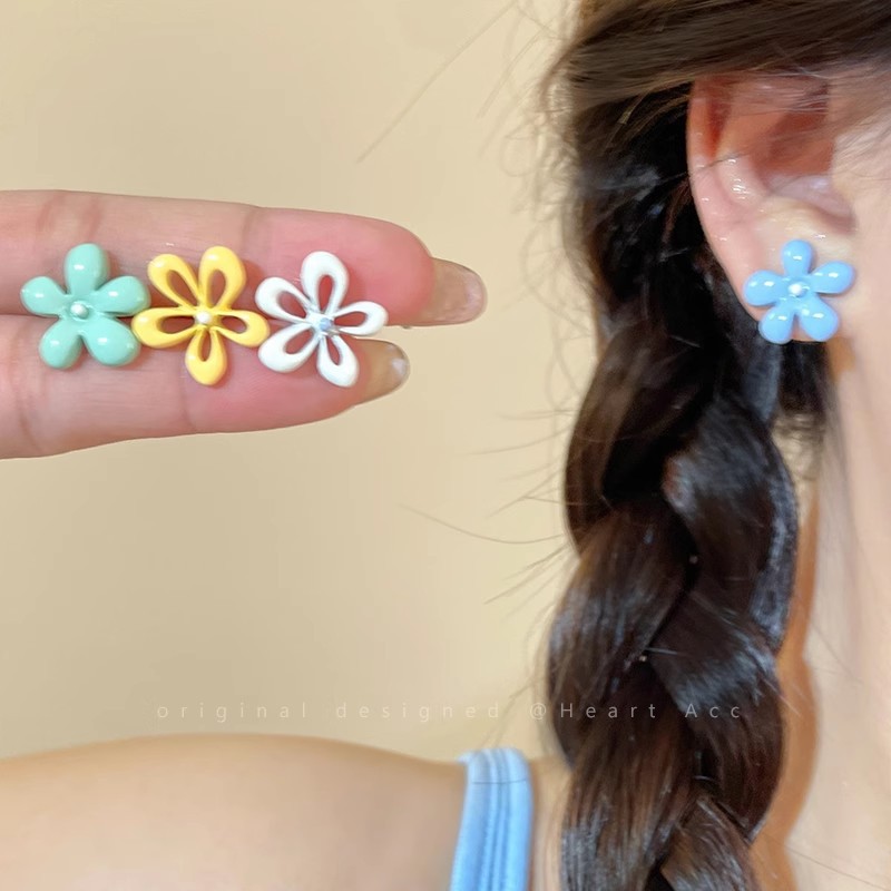 Dopamine yellow flower earrings for women's summer, a niche Korean design with a high-end feel, new 2025 cute earrings full figure