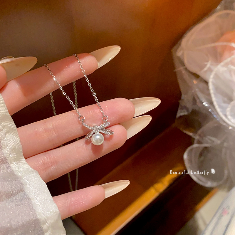Exquisite micro-inlay bow necklace, pearl pendant, versatile for women, high-end and light luxury neckchain, popular collarbone chain accessory full figure