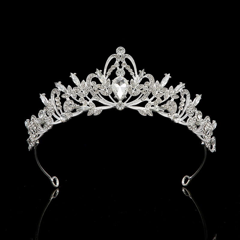 The bride's headwear is sweet water diamond. The bride's wedding crown is a wedding hair accessory. It is a Korean-style light luxury and simple princess crown hair band full figure