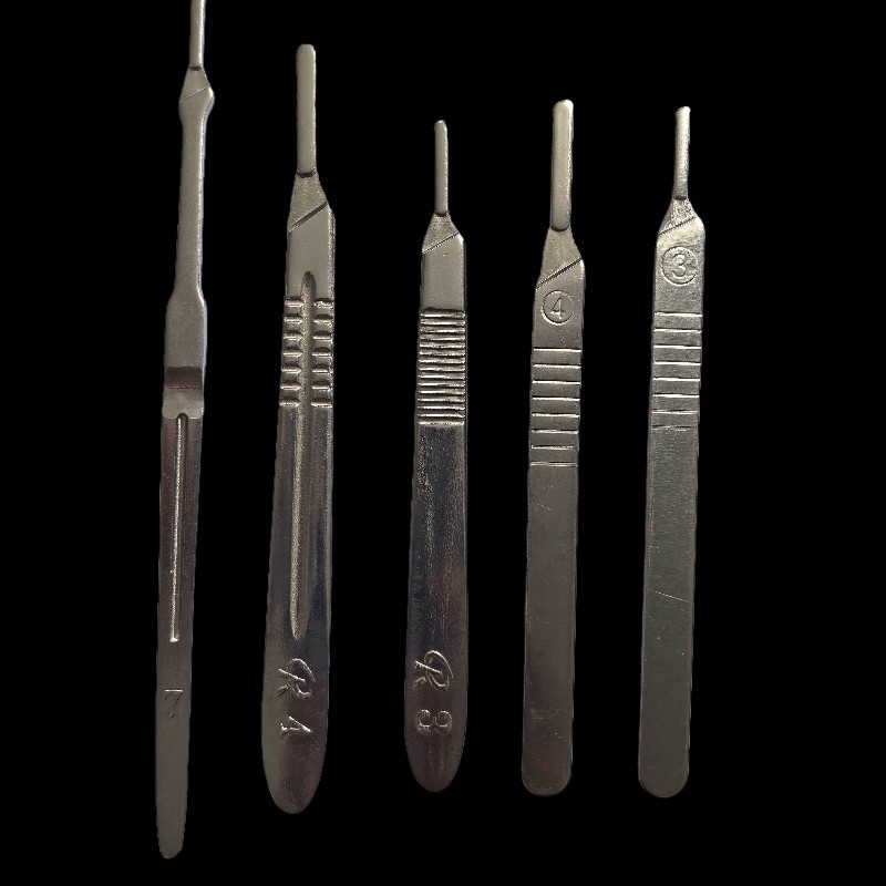 Stainless steel surgical knife handle No. 3, No. 4, laboratory dissection knife handle, industrial engraving knife, thickened knife handle for animals, knife rest Application Scenario