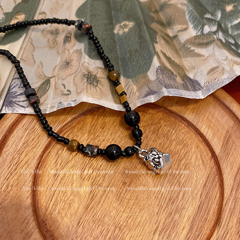 New Chinese-style lion dance pendant necklace for women on Instagram, trendy and niche retro ethnic style beaded collarbone chain accessory details Picture