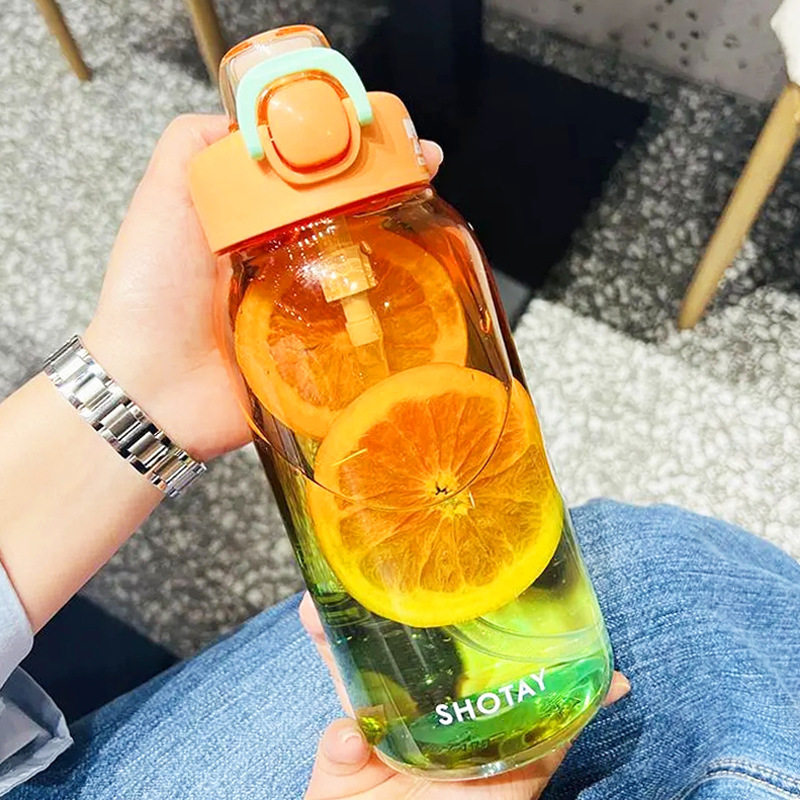 The simple tritan water cup with transparent gradient color and large capacity water bottle work together to enhance the appearance level. The graduated straw cup full figure