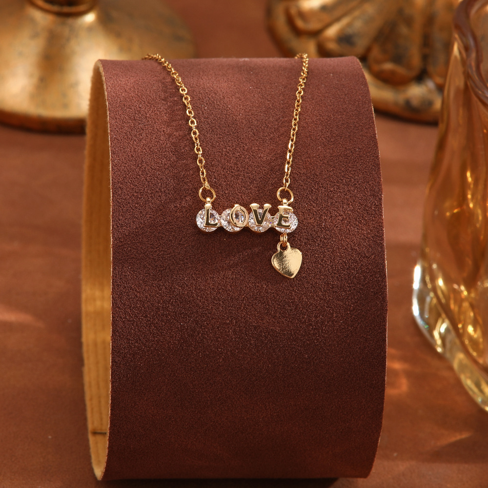 European and American fashionable titanium steel necklace, women's retro style, high-end feel, butterfly flower pendant, irregular and versatile collarbone chain Specification drawing
