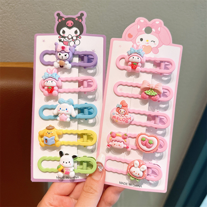 Sanrio cartoon hair clips, little girl hair accessories, cute children's hair clips, headwear, baby side bangs clips, no damage to hair Application Scenario