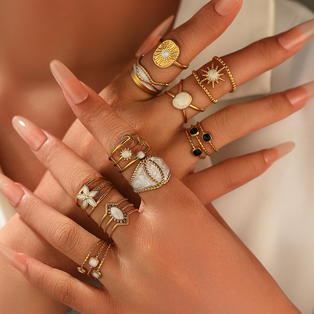 A simple white oil-dripping stainless steel ring from Europe and America for women, exuding a sense of light luxury and sophistication. It does not fade and is an oil-pressed open ring bracelet full figure