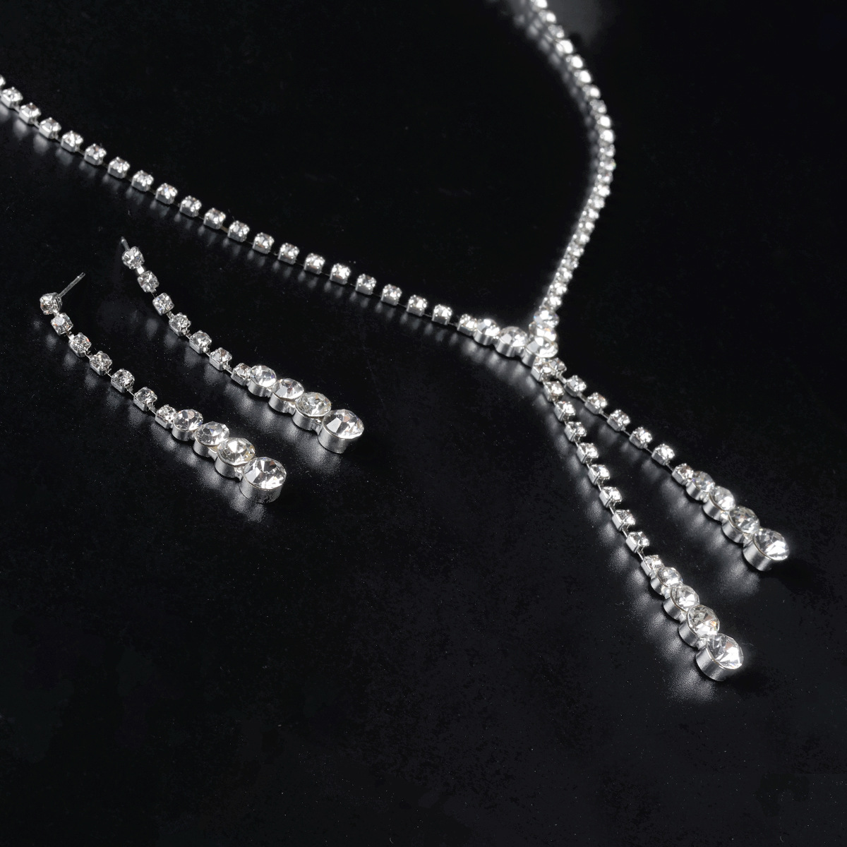 New European and American bride teardrop set necklace earrings Cross-border wish Shining wedding accessories for women N6194 Application Scenario