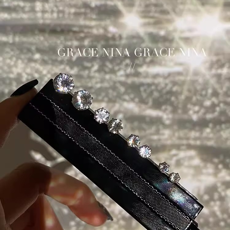 No need to remove the ear stud when sleeping. Super Flash Zircon 925 silver needle, exquisite and small ear bone stud, simple and elegant, trendy for women Application Scenario