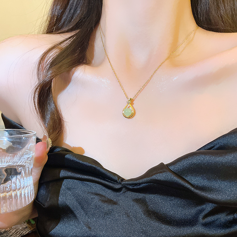 The new Chinese-style jade lucky bag, emerald green necklace, women's light luxury, niche and high-end feel, collarbone chain, personalized and best-selling neckchain accessory Specification drawing