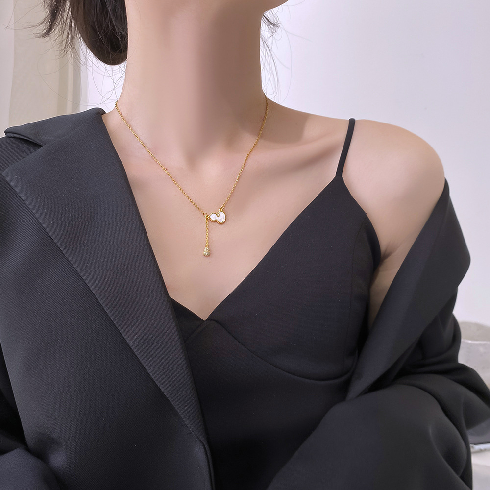 Korean version white shell tassel gourd pendant titanium steel necklace, a versatile and unique female style, a popular collarbone chain, a fashionable and light luxury accessory Application Scenario
