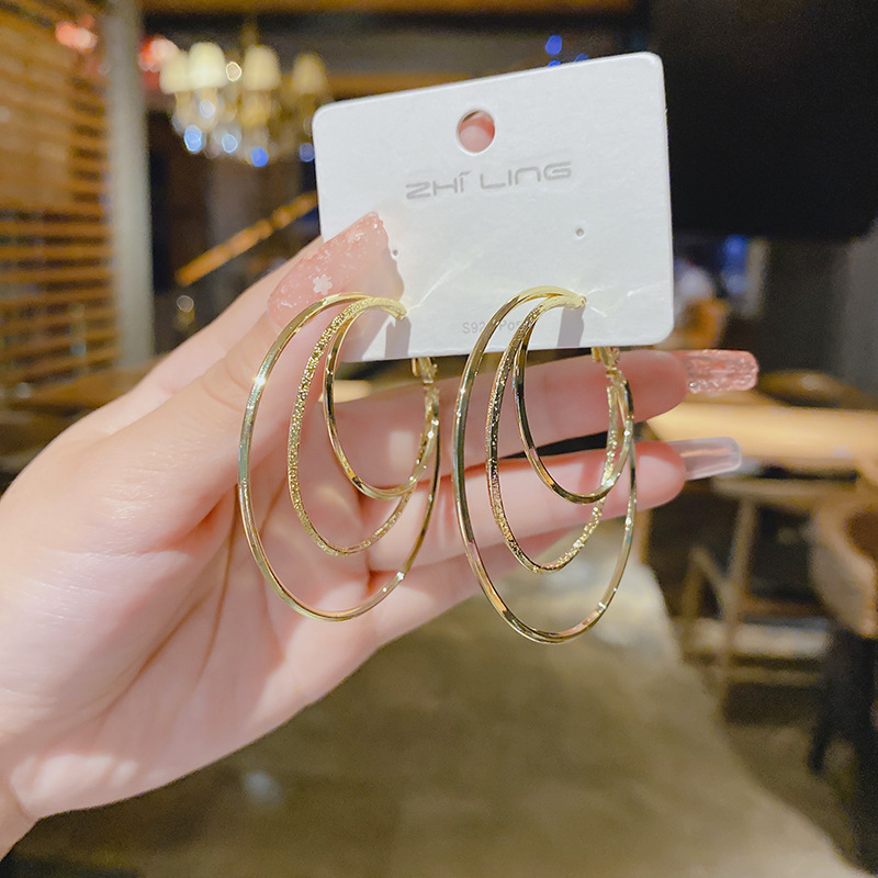 European and American exaggerated golden three-layer ring earrings, women's light luxury and fashionable style, versatile design sense, ear studs, internet-famous earrings Specification drawing