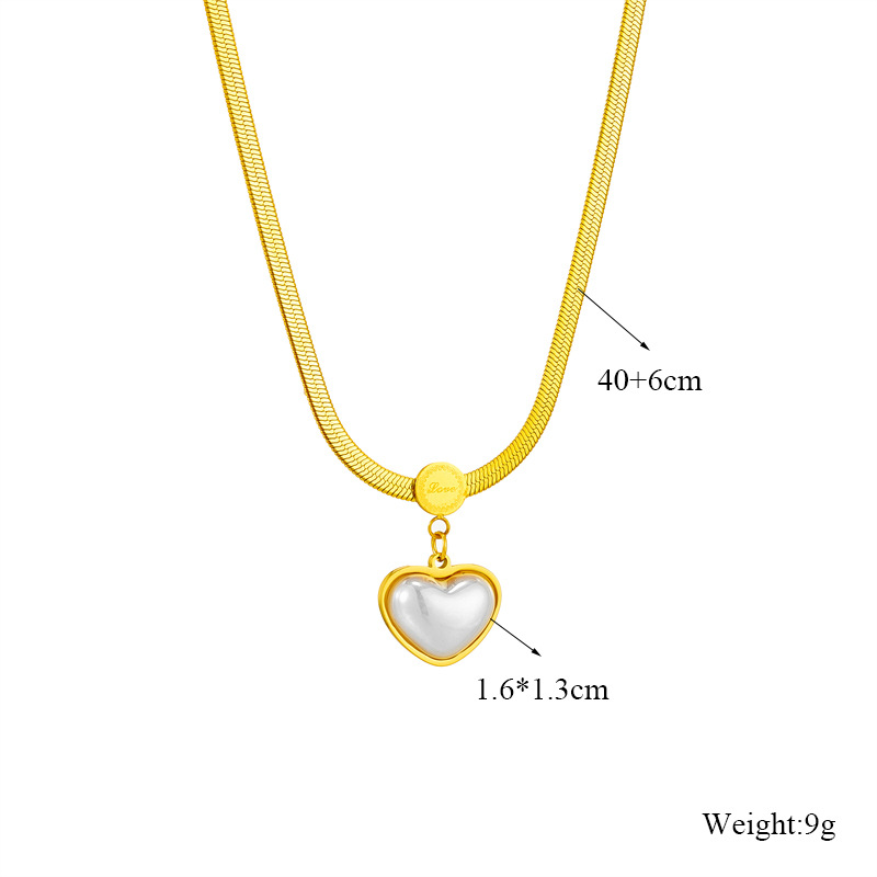 French retro heart-shaped pearl pendant necklace, a niche, light luxury, high-end and cold style accessory collarbone chain Application Scenario