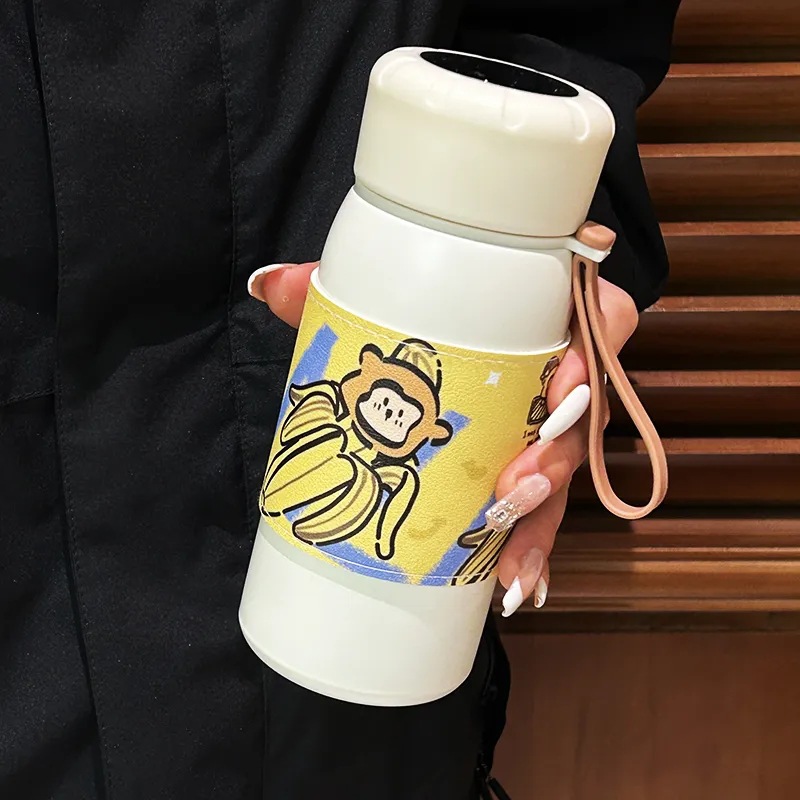 Portable, shockproof and cute 2024 new cup on Instagram, with a high level of appearance and a simple Korean-style niche tea-water separation brewing cup Application Scenario