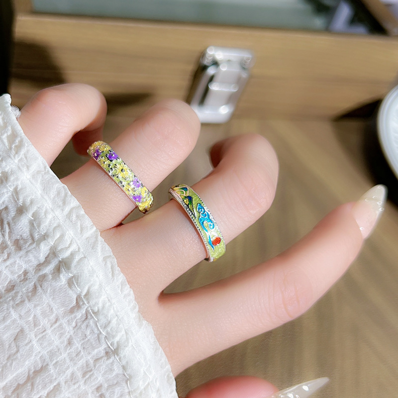 A colorful enamel relief peach blossom sweet ring with a cold and elegant female style, a retro Chinese style and a versatile charm full figure
