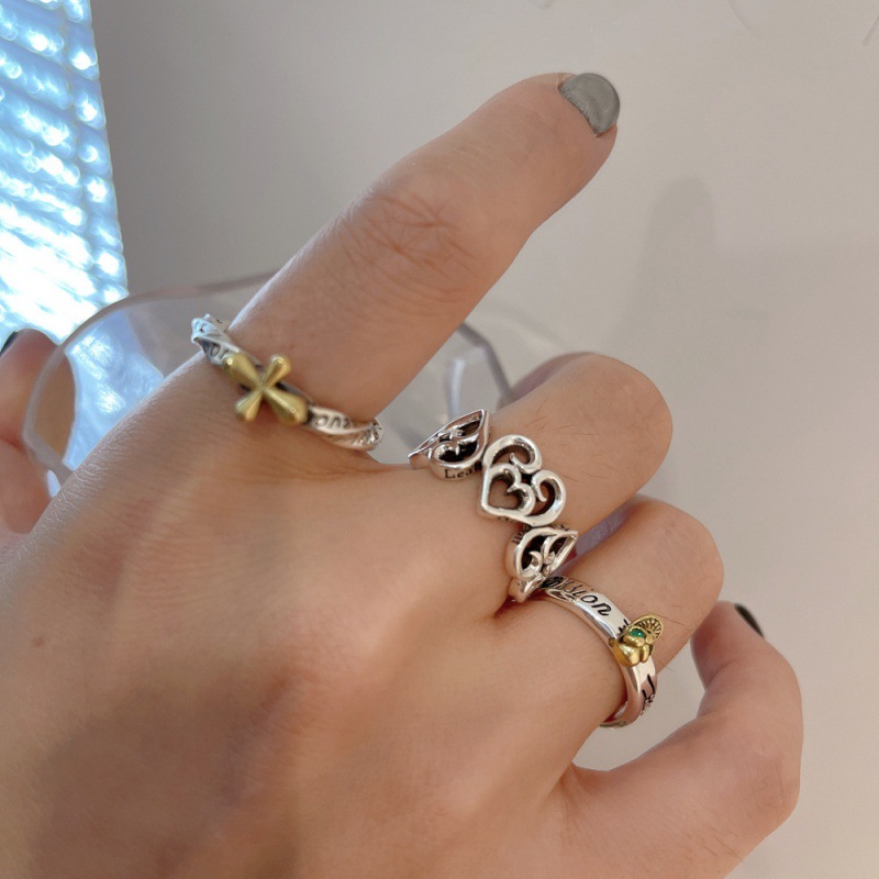 A niche retro distressed design with an open graffiti cross heart ring, a light luxury and fashionable individual style for women in Instagram full figure
