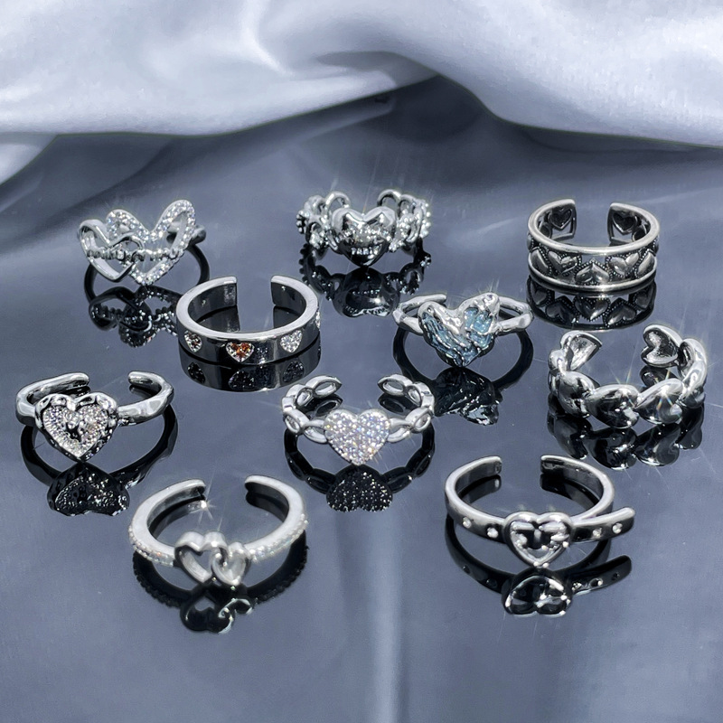 Minimalist heart-shaped plain ring open ring for women, a unique design sense, light luxury, sweet and cool, fashionable and versatile ring, autumn and winter accessories full figure