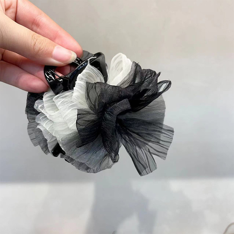 New Chinese-style headwear, ink-wash painting, women's 2024 new bow shark clip, medium-sized semi-tied hair clip headwear Application Scenario