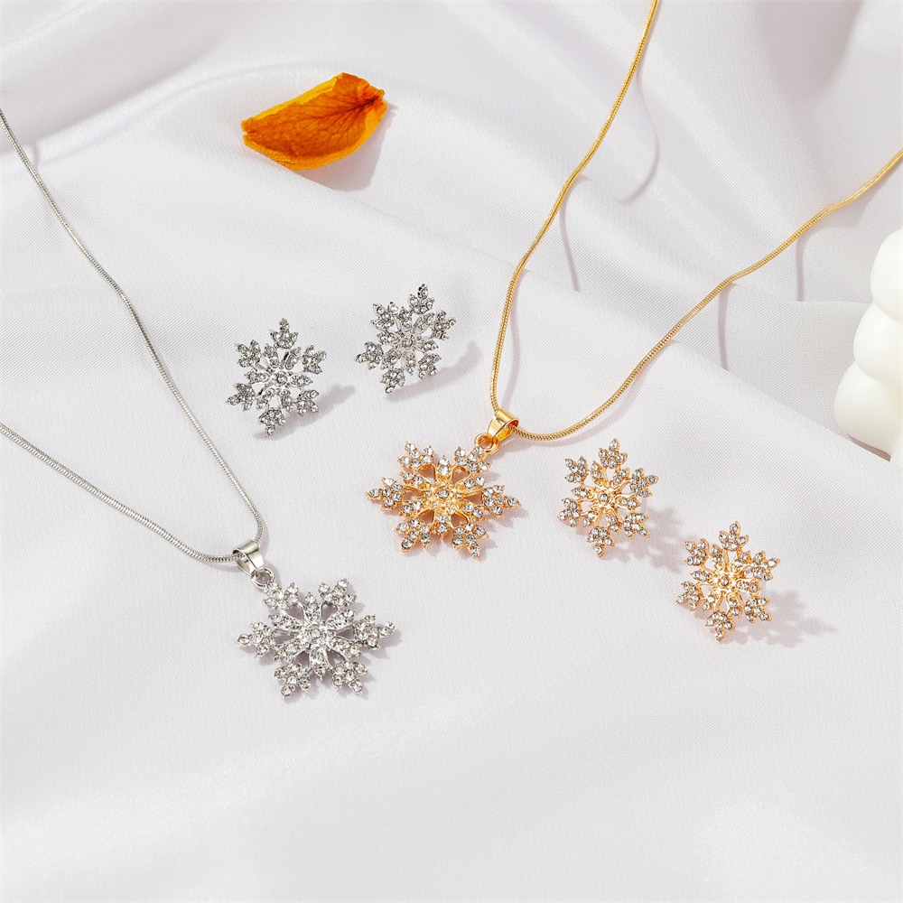 The new cross-border set of jewelry features a simple and elegant style. It is a full-diamond alloy snowflake necklace with stud earrings and is a gift for the Qixi Festival Specification drawing