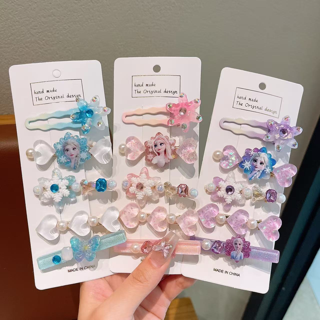 Frozen Children's hairpin, Little Girl Elsa's cartoon bangs, a girl's hair accessory that won't damage the hairpin full figure