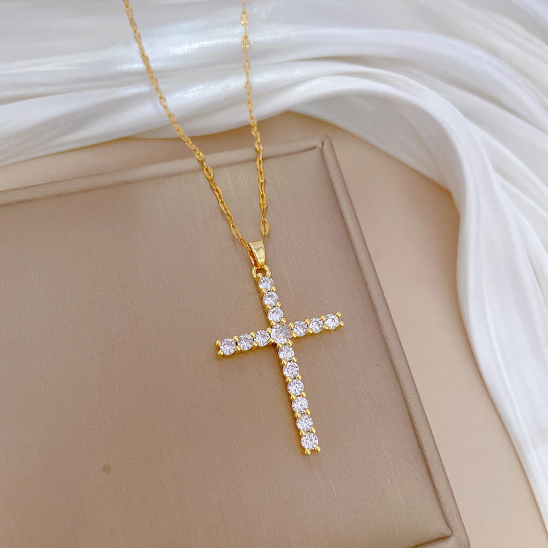 【 Titanium Steel 】 Cross-shaped zircon copper slightly inlaid with real gold electroplating, simple and exquisite collarbone chain neck that is popular on Instagram Application Scenario