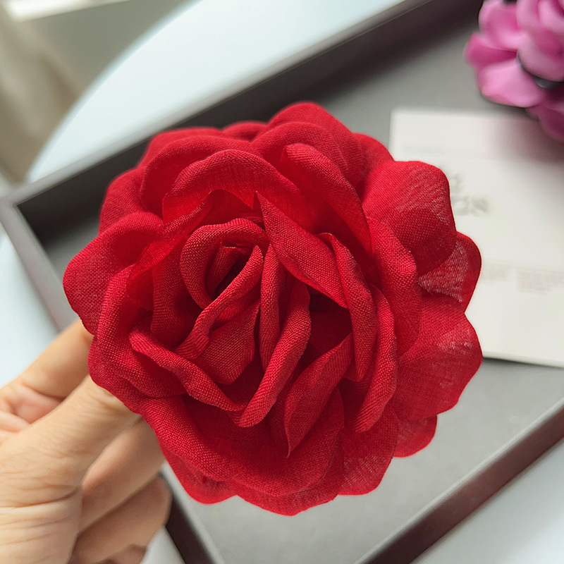 Rose flower grabber women's 2024 new high-end high-end large hairpin, shark clip headpiece at the back of the head Application Scenario