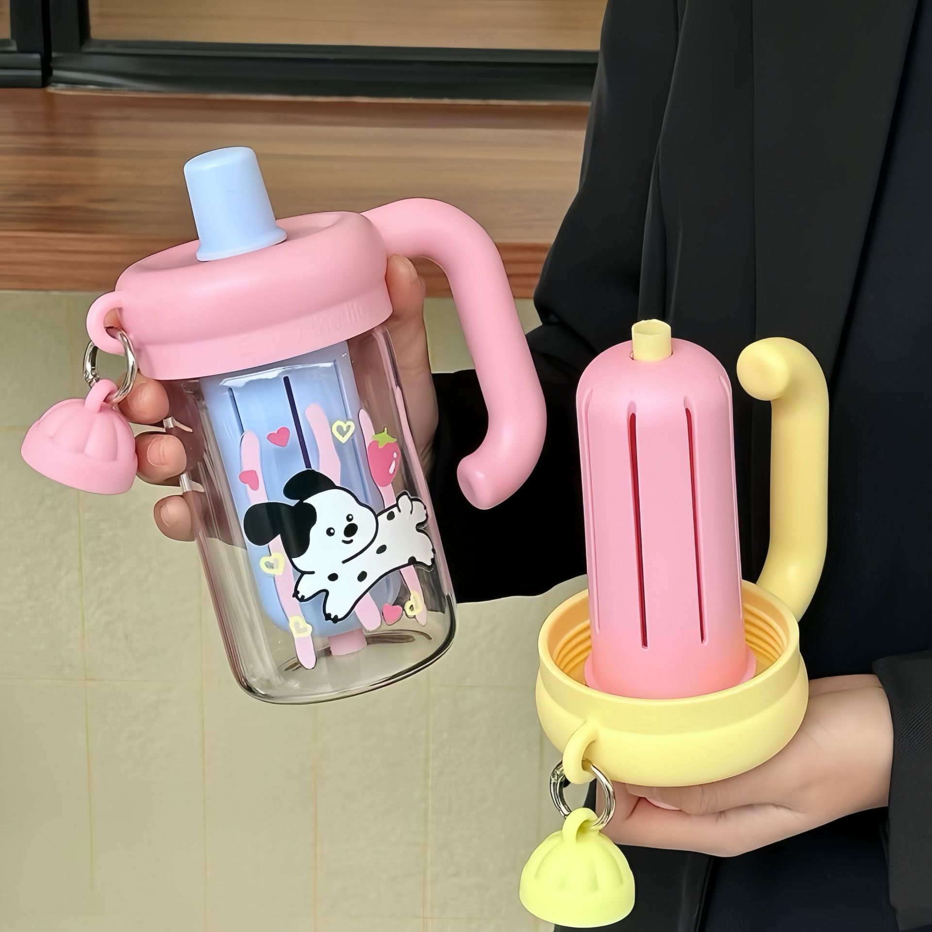Cartoon hand-held water cup, high-temperature resistant filter, tea-making glass cup, exquisite and cute, high borosilicate water cup gift for girls Application Scenario