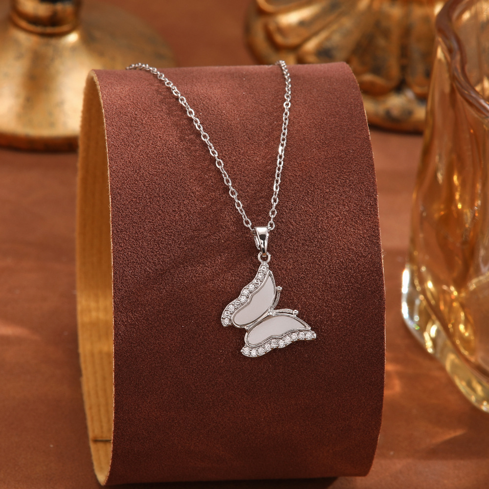 European and American fashionable titanium steel necklace, women's retro style, high-end feel, butterfly bear pendant, irregular and versatile collarbone chain details Picture