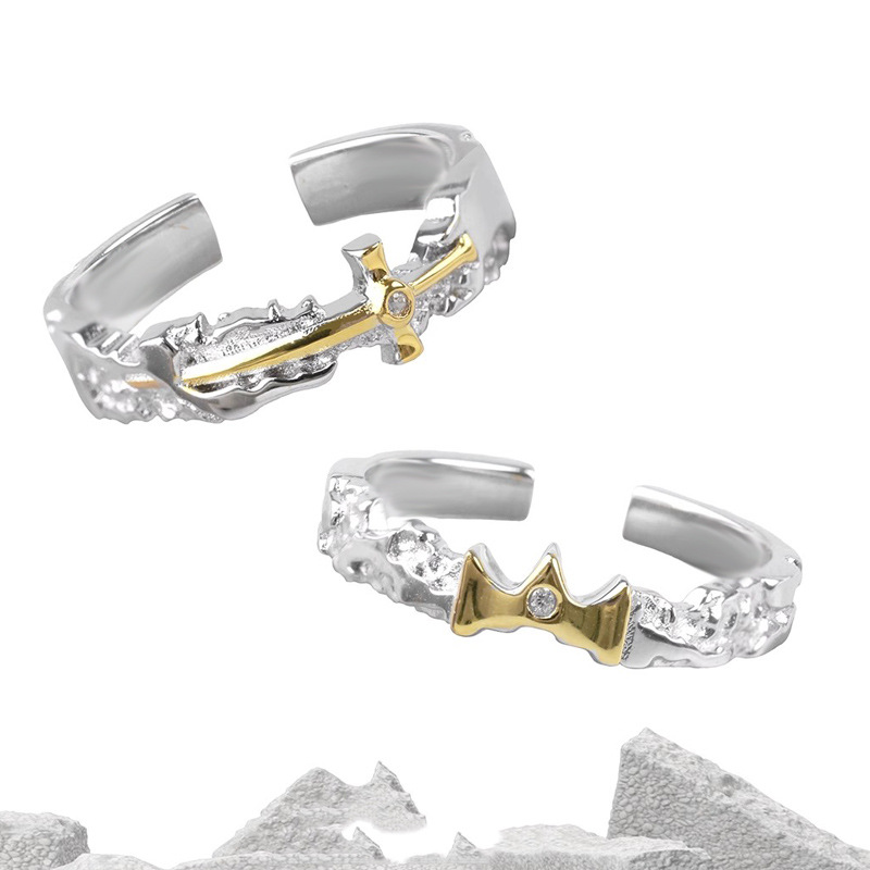 A retro cross ring with a unique texture, a high-end feel, and an open ring. It's a cool and stylish, niche design, and a trendy food ring full figure