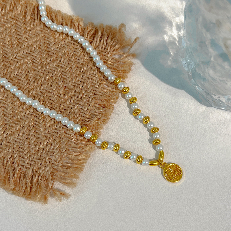 Shi Family Pearl necklace, a niche, light luxury design for women, exudes a sense of high-end fashion and elegance. Collarbone chain, neck chain, sweater chain, pearl chain Application Scenario