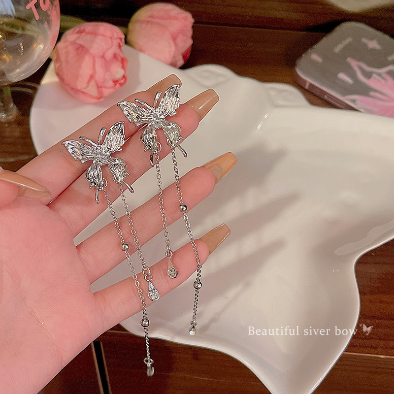 The liquid butterfly tassel earrings with an ethereal charm, a niche design for women, exude a sense of sophistication. The fairy stud earrings are a popular and best-selling accessory on the Internet full figure
