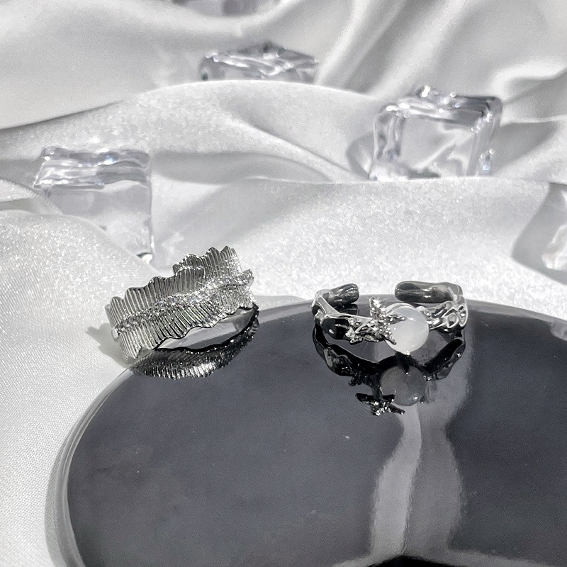 Korean version, niche and unique texture, irregular pleated open ring, simple, individual, exquisite and versatile ring for women full figure