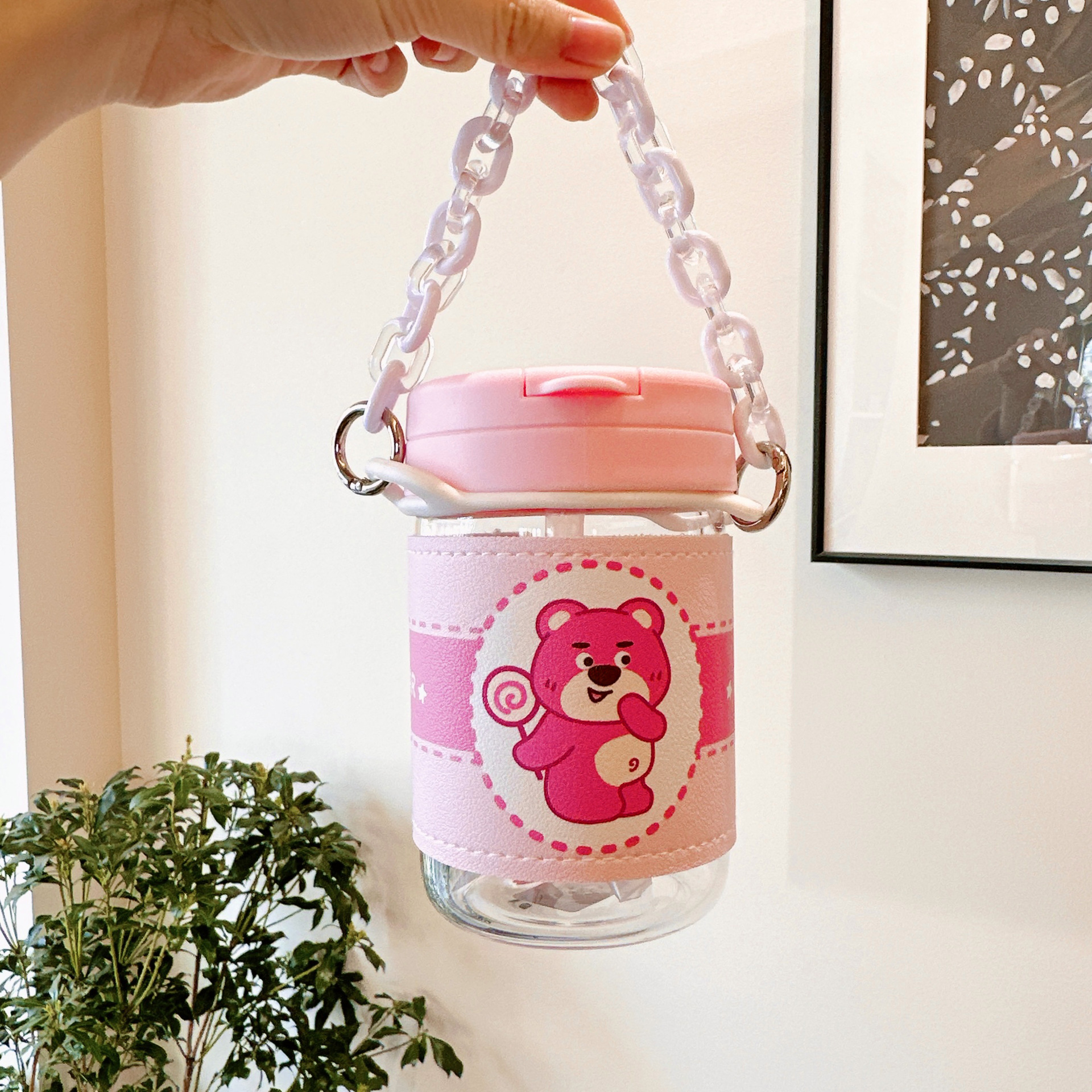 Cute girl plastic cup, high appearance level, bear pink straw cup with leather case, heat-resistant, portable girls' bracelet water cup Application Scenario