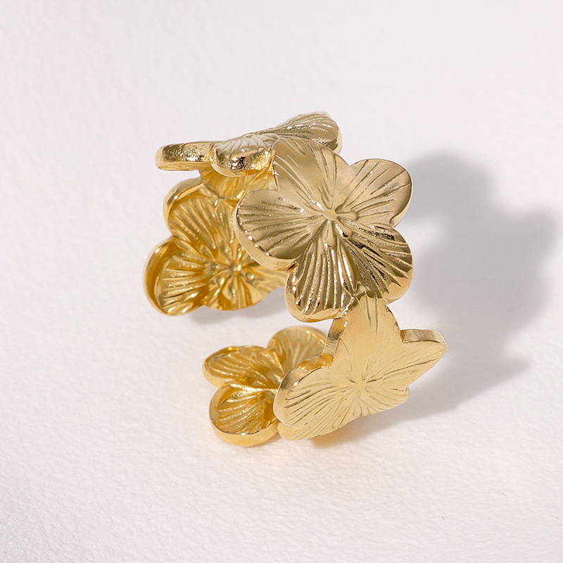 Stainless steel titanium steel flower-shaped ring for women, a niche design with a light luxury and high-end feel, anti-allergy and color fading, and European and American electroplating Application Scenario