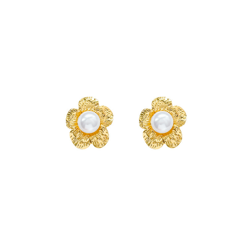 French retro golden flower earrings, women's fashionable and elegant, light luxury and high-end feel, pearl stud earrings, petal texture earrings Item Picture