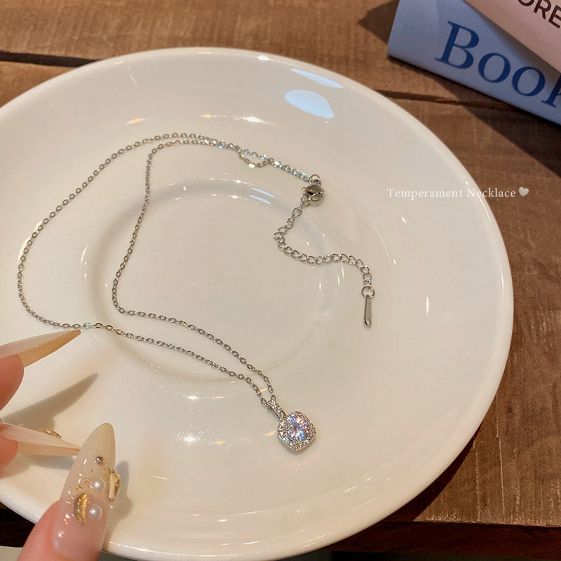 Silver super shiny square diamond titanium steel necklace for women, light luxury, niche zircon pendant, collarbone chain, personalized bestseller, cool accessory Application Scenario