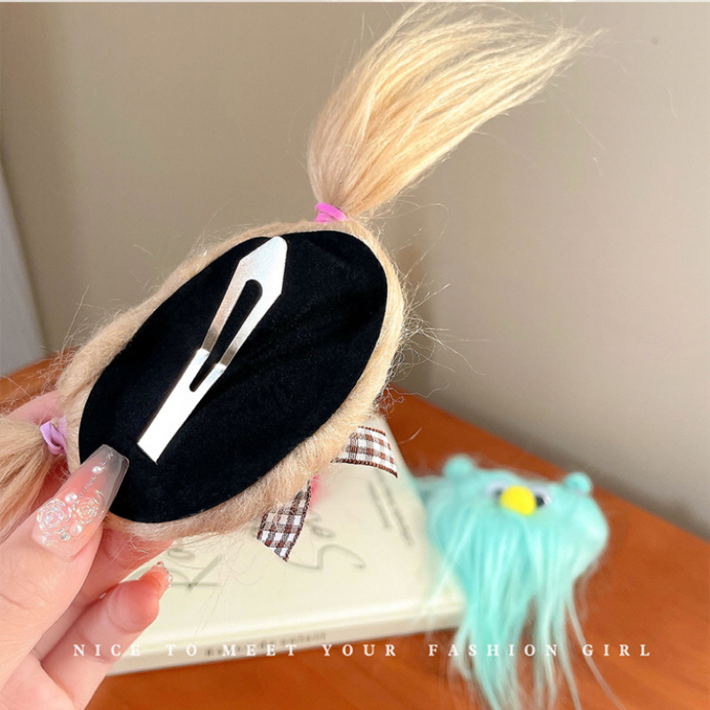 The 2023 new Dopamine funny and cute hair clip bb clip headwear Application Scenario