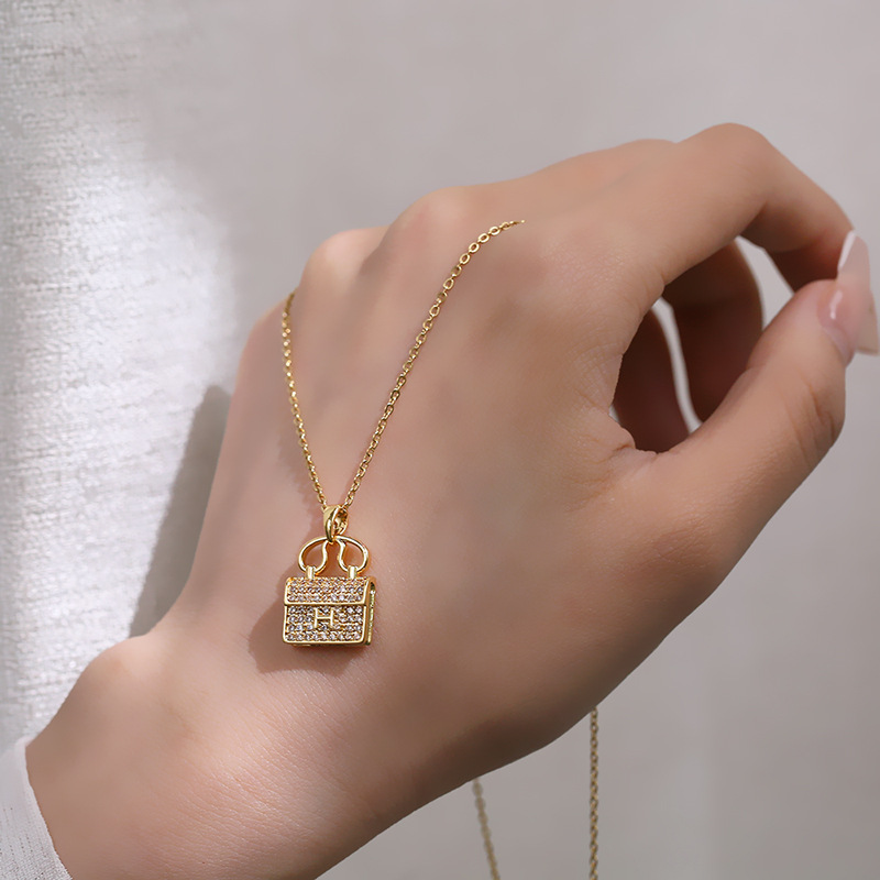 ins light luxury niche H-letter bag necklace, simple and versatile for women, popular collarbone chain, exquisite zircon titanium steel jewelry Specification drawing