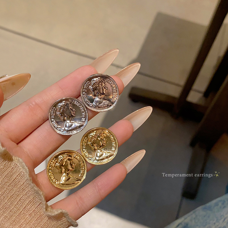 European and American retro metal portrait earrings, versatile for women, simple and cold style stud earrings, exaggerated and elegant new earrings Specification drawing