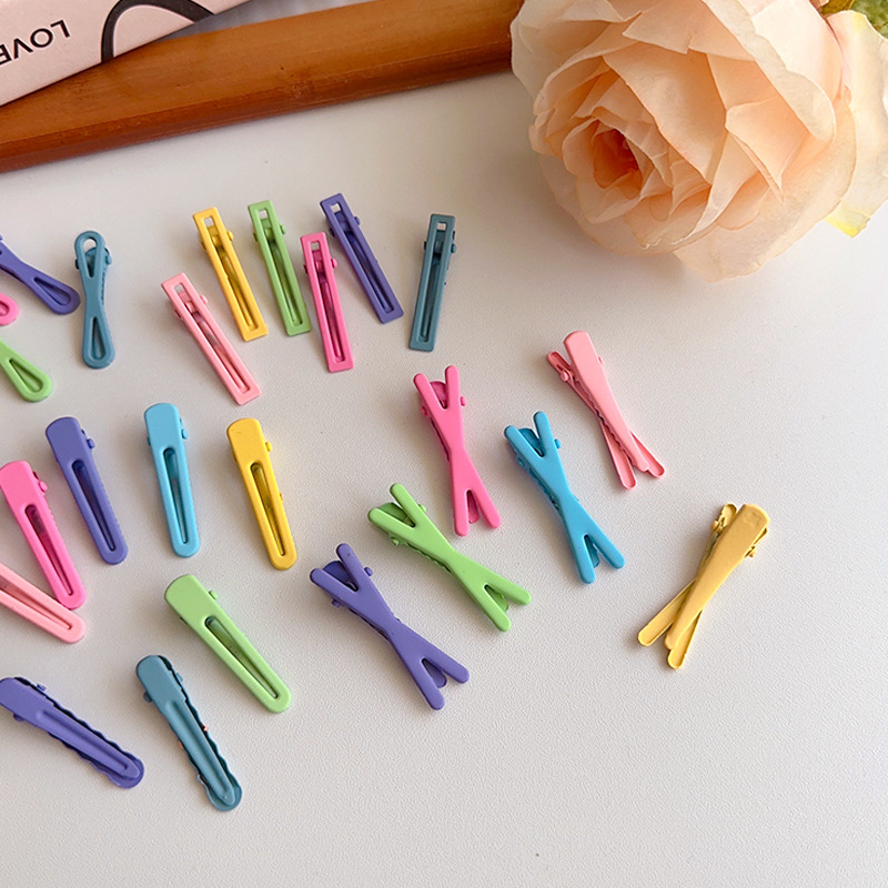New candy-colored bb hair clips, children's color seamless hair clips, broken hair side bangs hair accessories, headwear for women Application Scenario