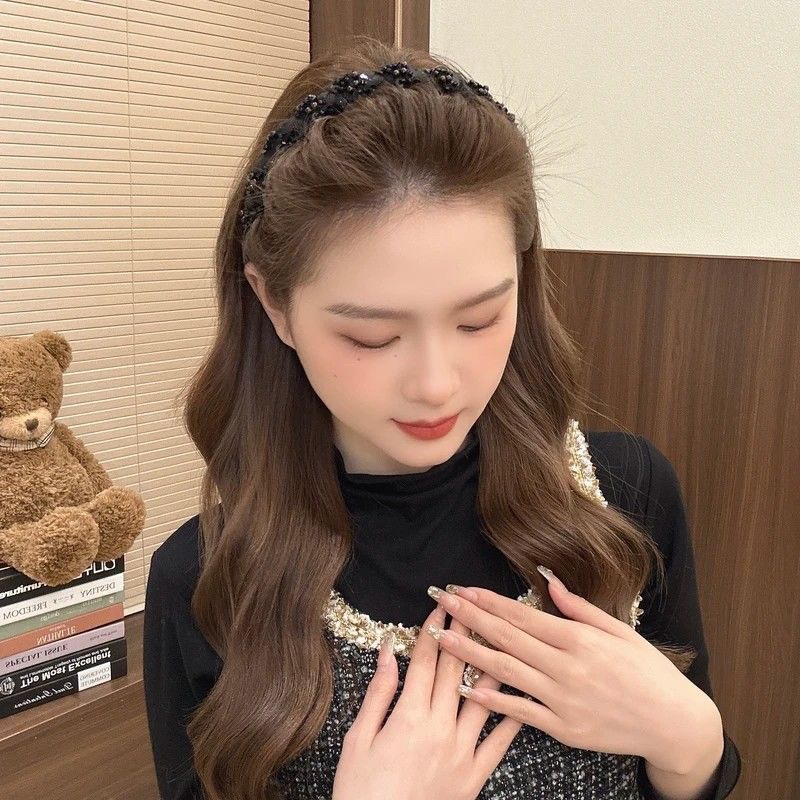 A new high-end, tooth-patterned hair band, a light luxury hair-pressing headband with a delicate fragrance style, handcrafted beaded hair tie headwear details Picture