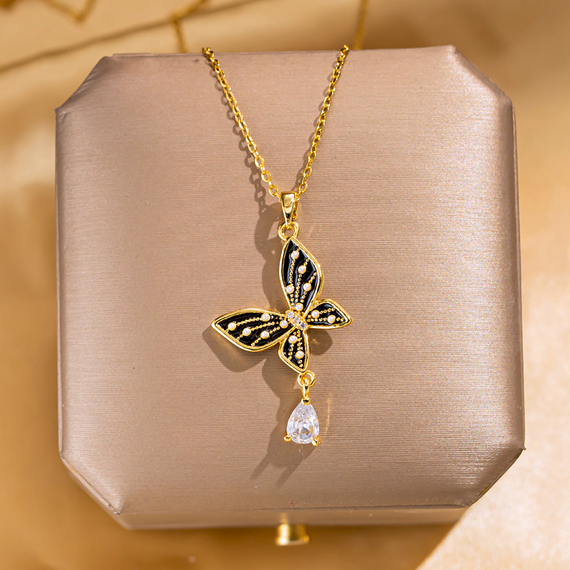 European and American fashionable and elegant pearl oil drip butterfly necklace, high-end design sense for women, tassel pendant, popular and versatile accessory full figure