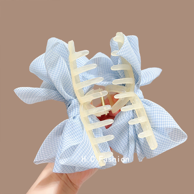 Blue checkered bow, bubbleffon grab clip, sweet and voluminous, large shark clip, high-end cloud hair accessory Application Scenario