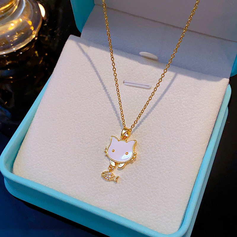 A genuine gold electroplated cat eating fish and dripping oil necklace with a unique and cute design for women. A collarbone chain with a distinctive and adorable pet-style accessory details Picture