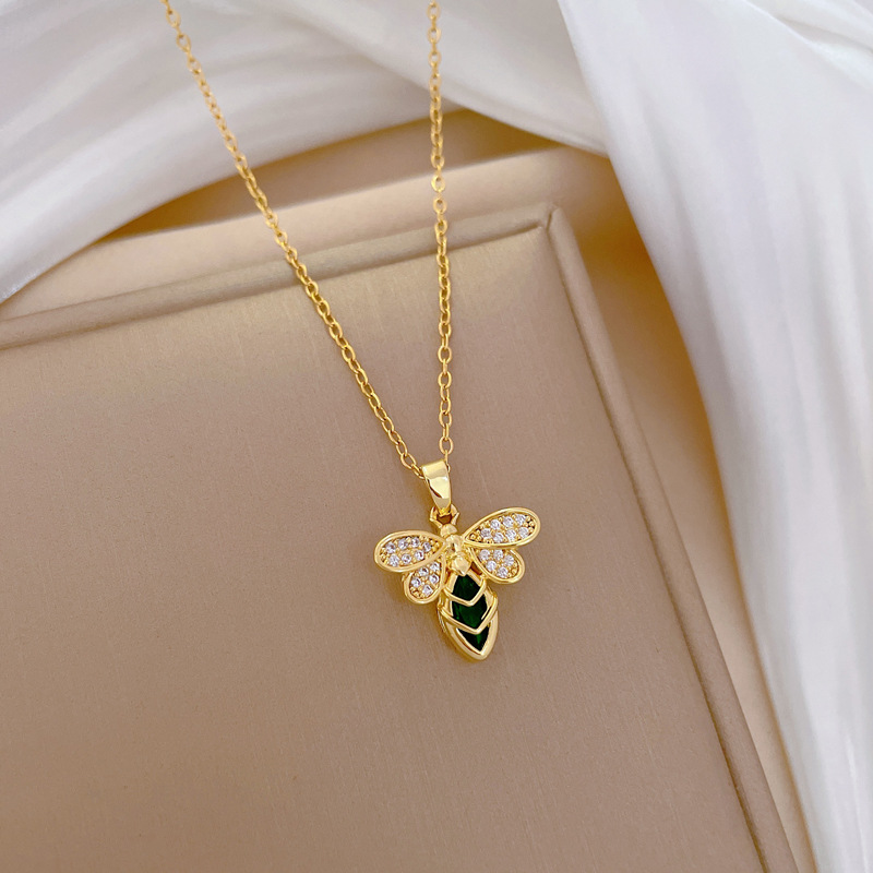 【 Titanium Steel 】 Green bee, light luxury, luxurious, full diamond necklace, versatile for women, collarbone chain, titanium steel chain Application Scenario